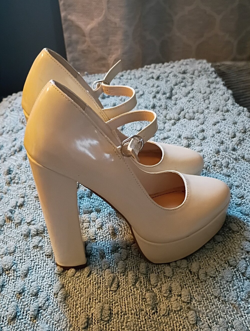 Classic Mary Jane Platform Heels in Cream - MAKE ME AN OFFER - Picture 2 of 5